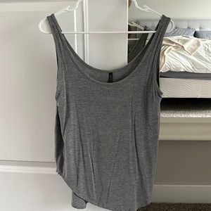 Basic grey longer tank top from Savvi